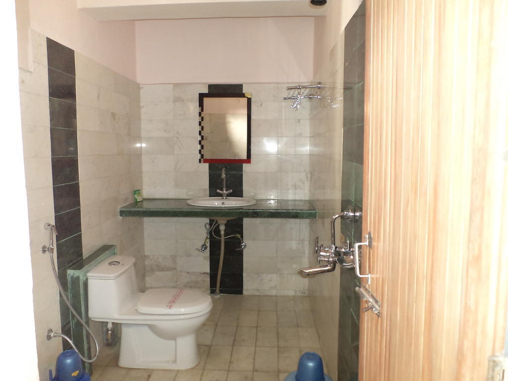 Hotel Mahalaxmi Indo Myanmar Guwahati Værelse billede