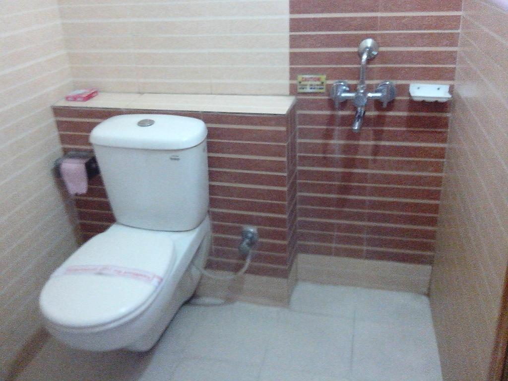 Hotel Mahalaxmi Indo Myanmar Guwahati Værelse billede