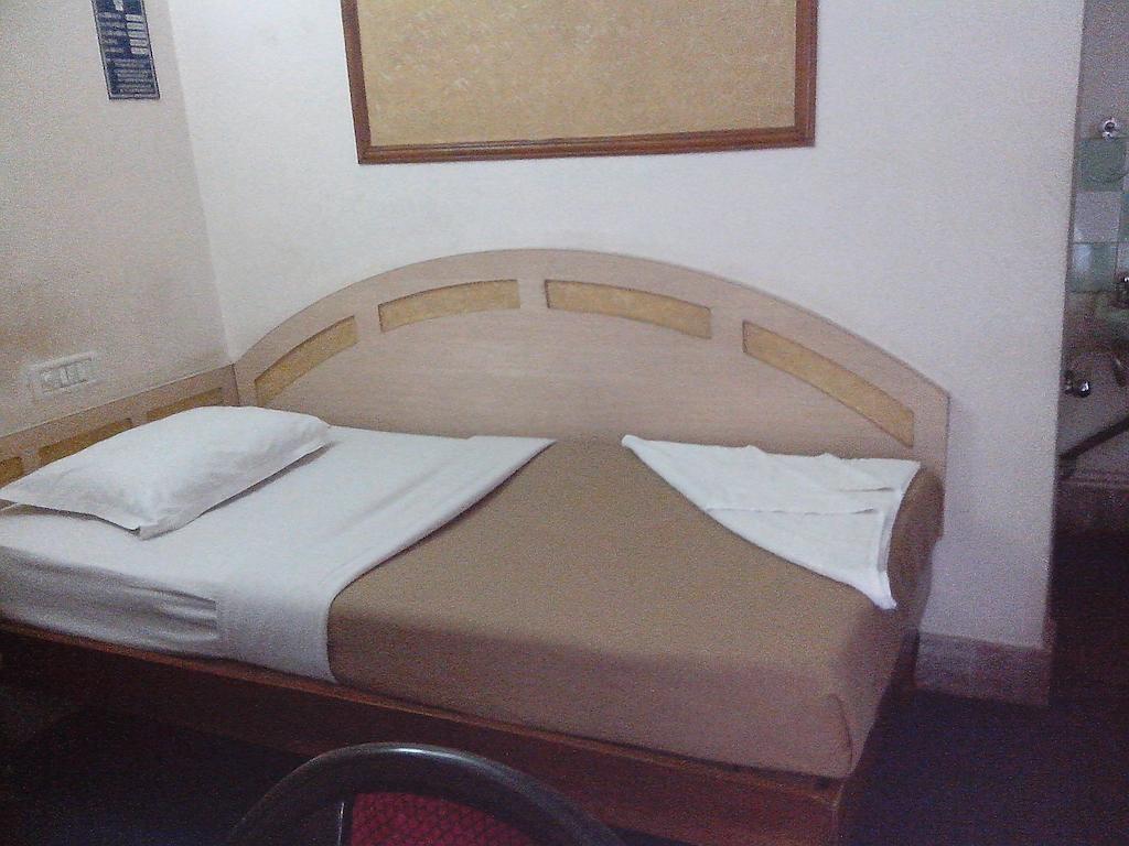Hotel Mahalaxmi Indo Myanmar Guwahati Værelse billede